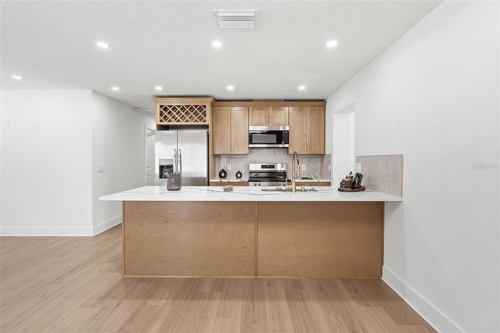 Active With Contract: $474,700 (3 beds, 3 baths, 1444 Square Feet)