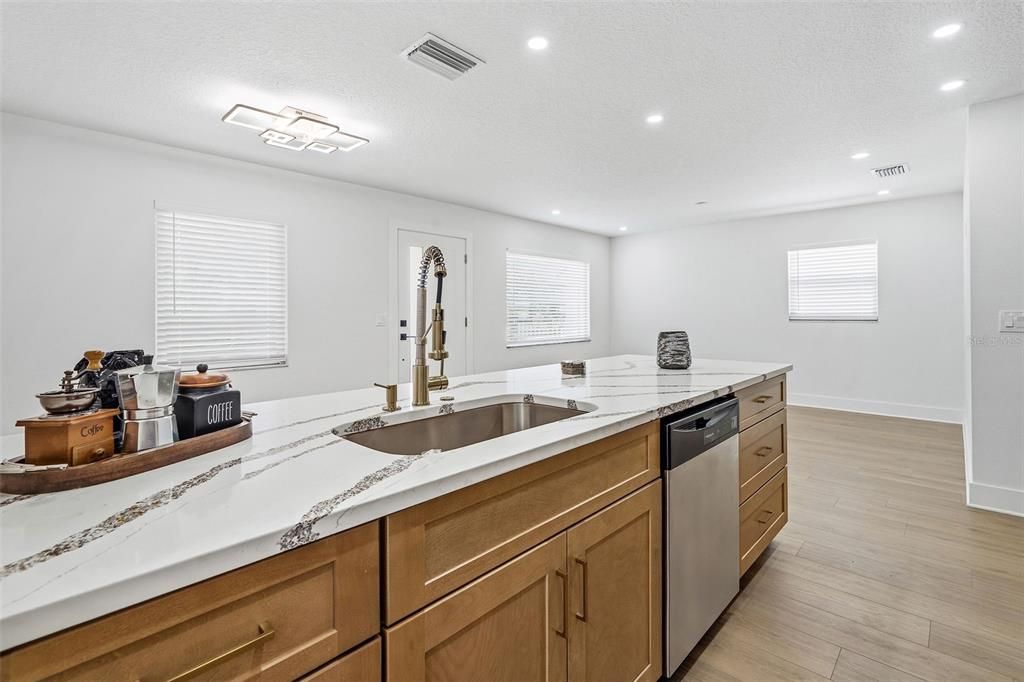 Active With Contract: $474,700 (3 beds, 3 baths, 1444 Square Feet)