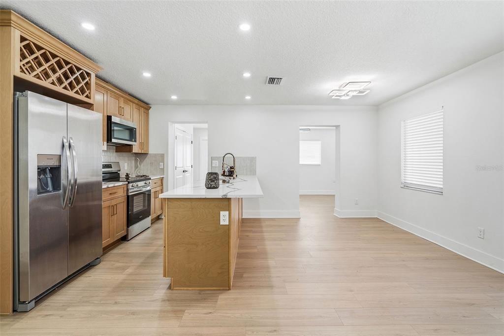 Active With Contract: $474,700 (3 beds, 3 baths, 1444 Square Feet)