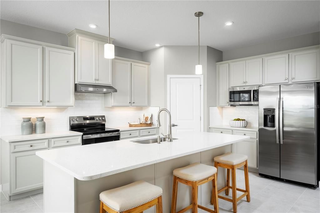 For Sale: $364,990 (4 beds, 2 baths, 1833 Square Feet)