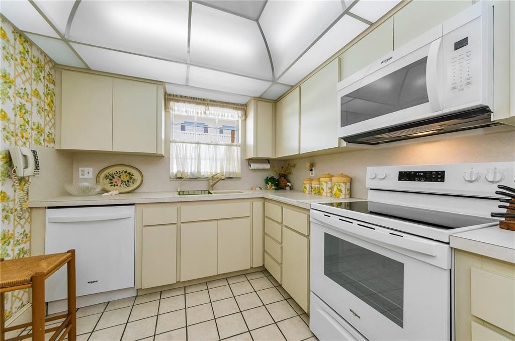 На продажу: $218,000 (2 спален, 2 ванн, 1300 Квадратных фут)
