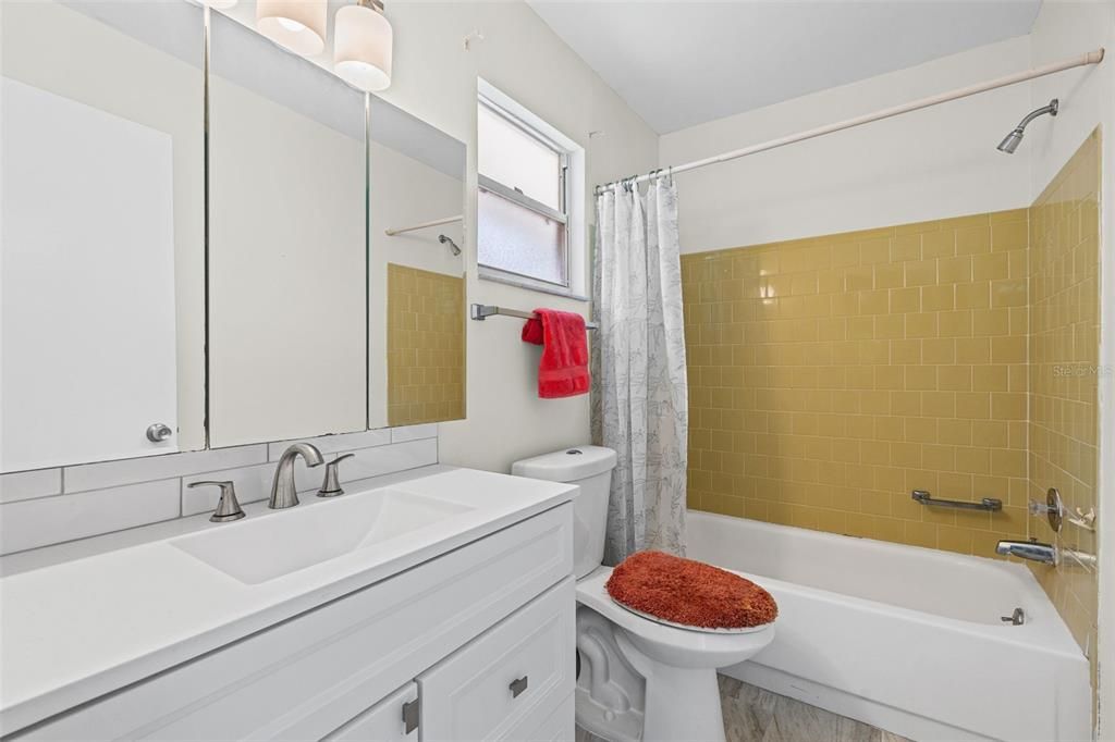 Active With Contract: $215,000 (2 beds, 2 baths, 1332 Square Feet)