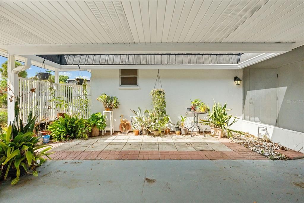 Active With Contract: $215,000 (2 beds, 2 baths, 1332 Square Feet)