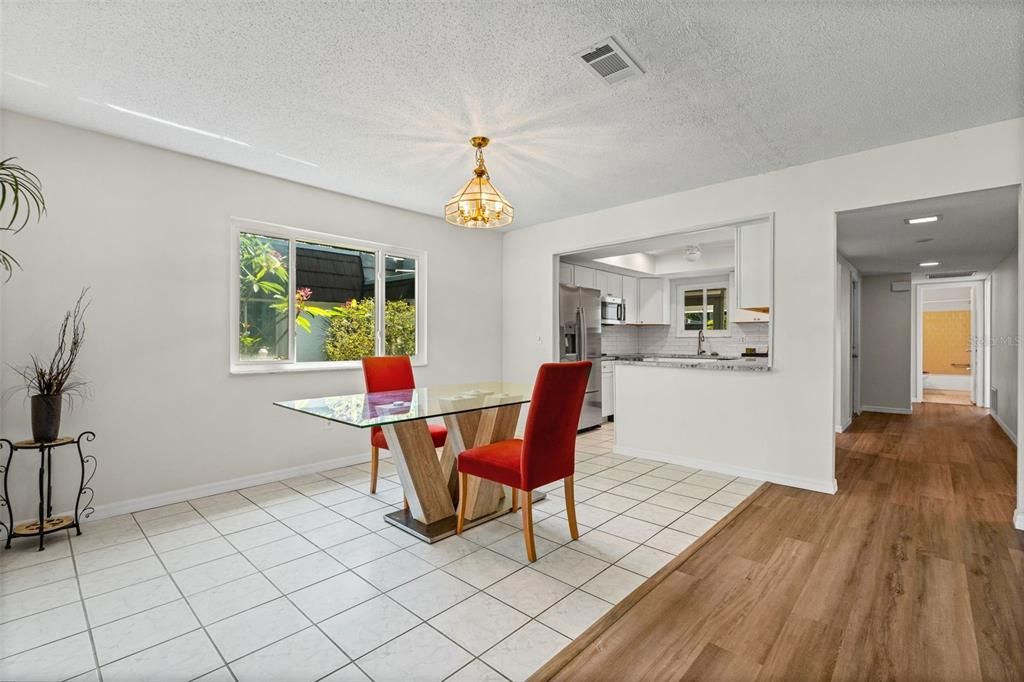 Active With Contract: $215,000 (2 beds, 2 baths, 1332 Square Feet)