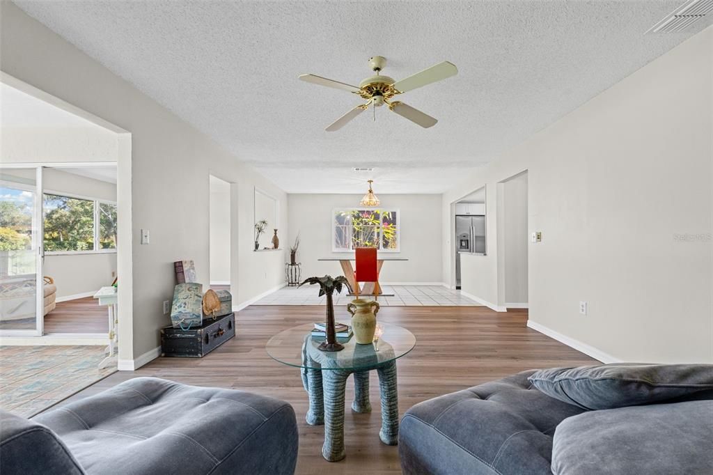 Active With Contract: $215,000 (2 beds, 2 baths, 1332 Square Feet)