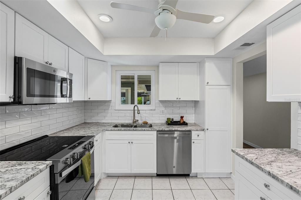 Active With Contract: $215,000 (2 beds, 2 baths, 1332 Square Feet)