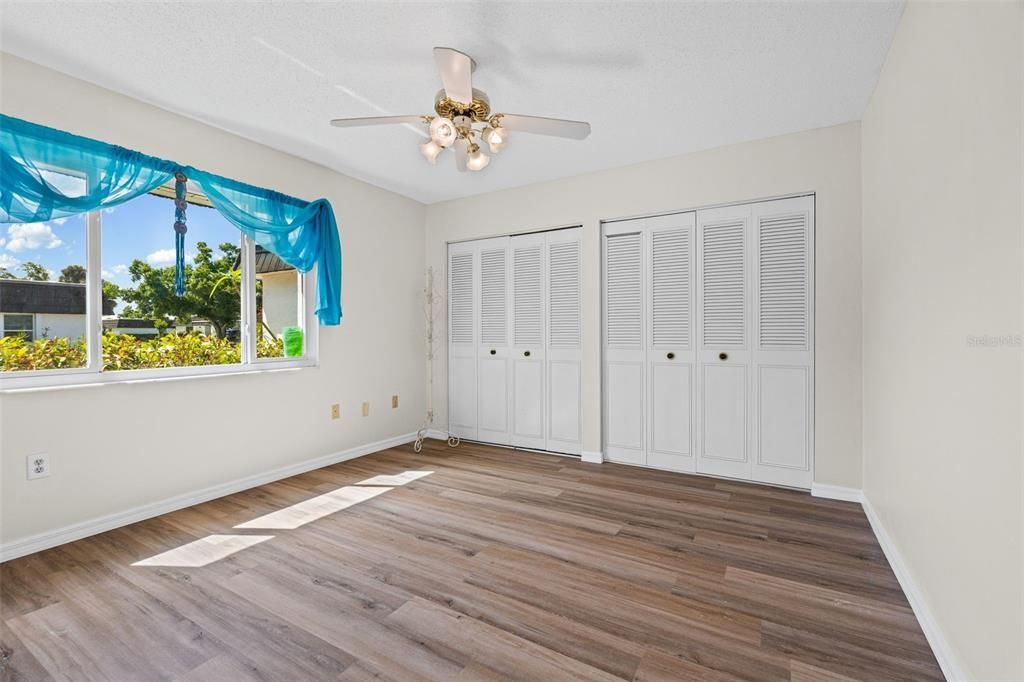 Active With Contract: $215,000 (2 beds, 2 baths, 1332 Square Feet)