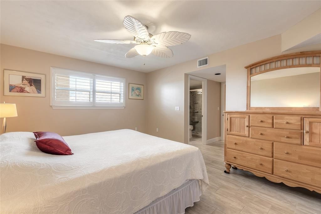 Activo con contrato: $449,900 (2 camas, 2 baños, 1745 Pies cuadrados)