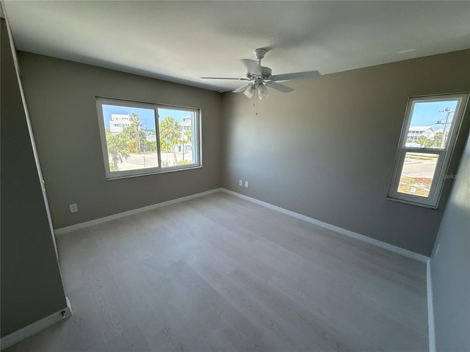 For Sale: $329,900 (2 beds, 1 baths, 754 Square Feet)