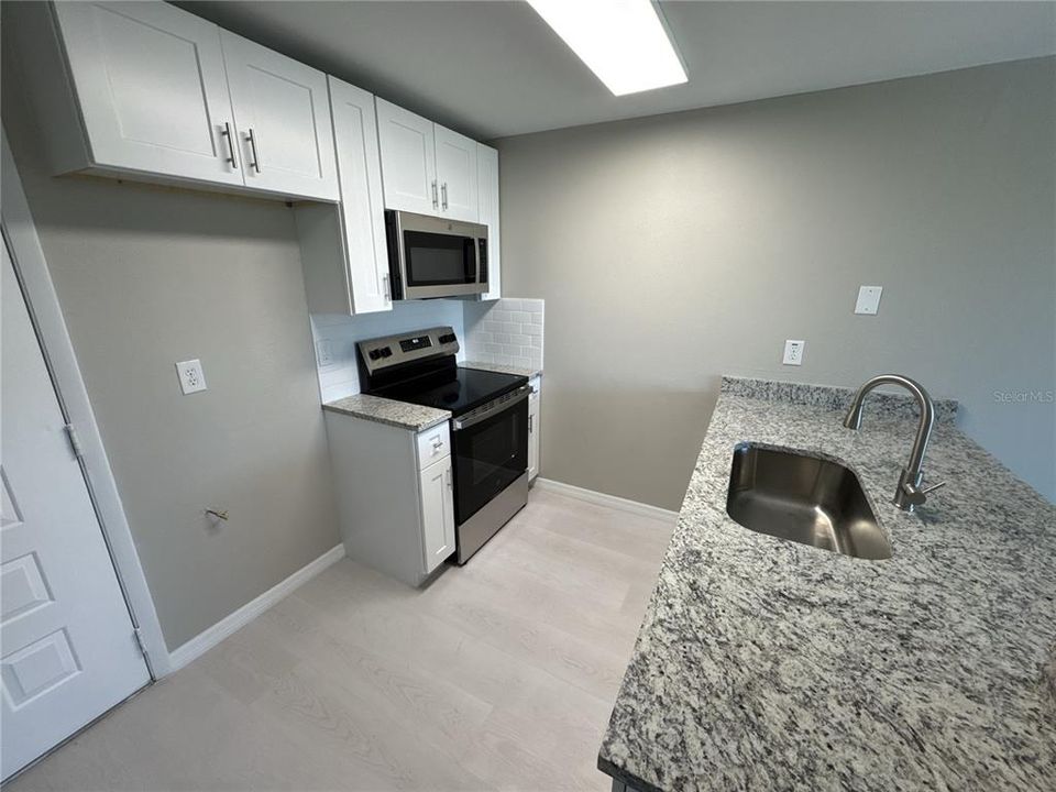 For Sale: $329,900 (2 beds, 1 baths, 754 Square Feet)
