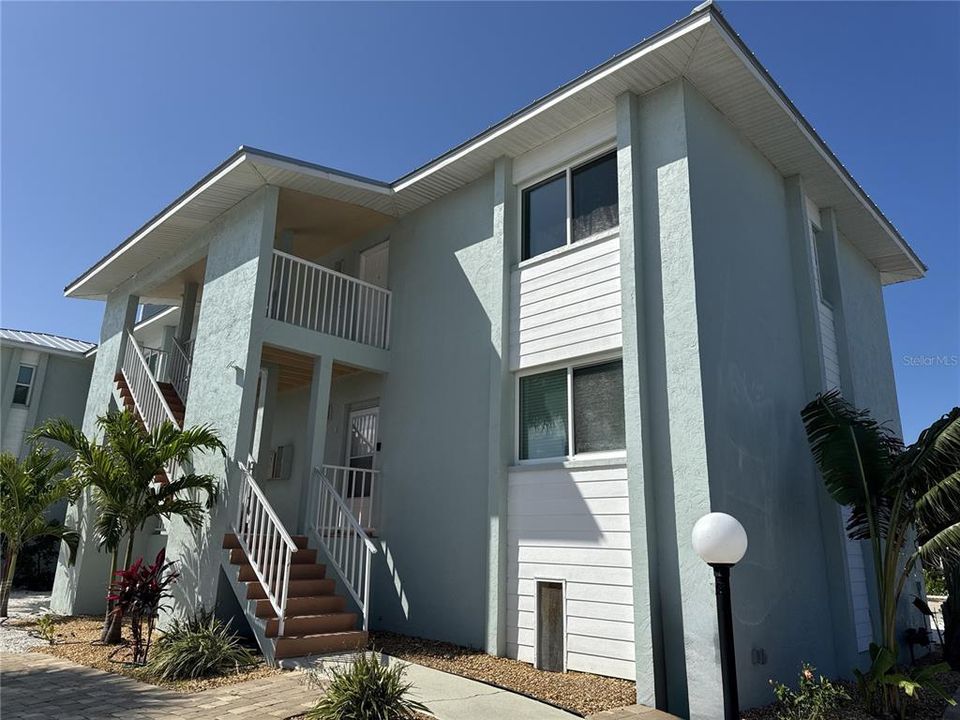 For Sale: $329,900 (2 beds, 1 baths, 754 Square Feet)