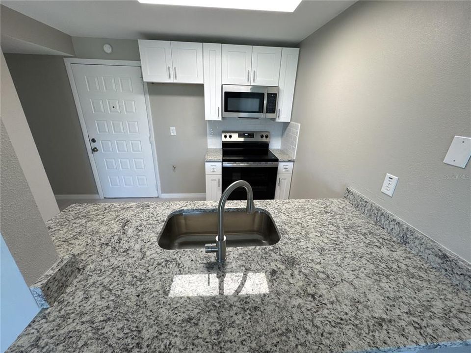 For Sale: $329,900 (2 beds, 1 baths, 754 Square Feet)