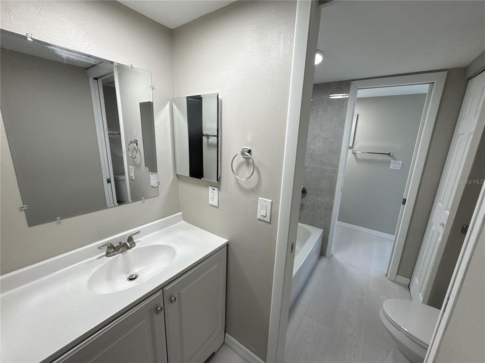 For Sale: $329,900 (2 beds, 1 baths, 754 Square Feet)
