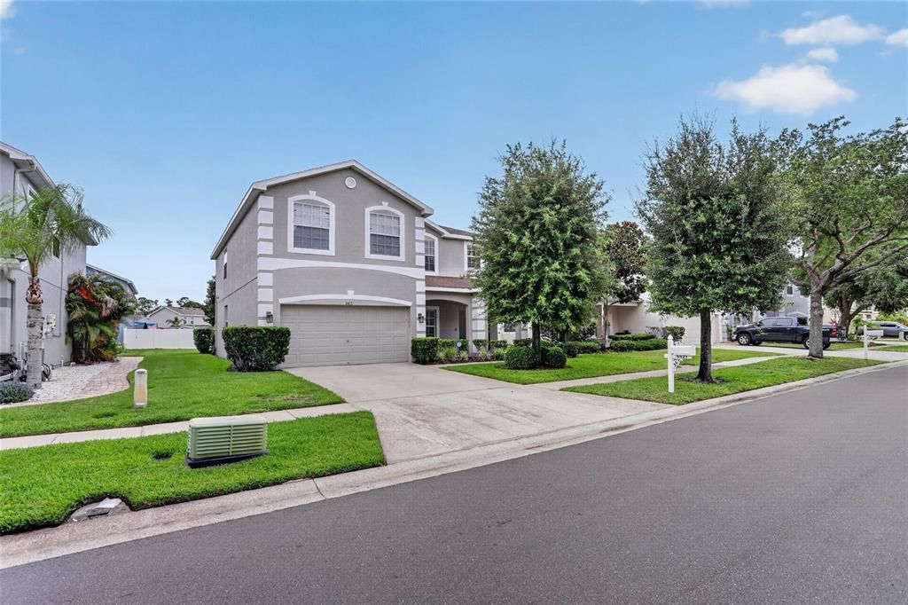 For Sale: $599,000 (5 beds, 3 baths, 2904 Square Feet)
