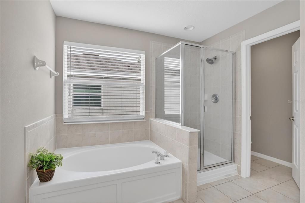 For Sale: $599,000 (5 beds, 3 baths, 2904 Square Feet)