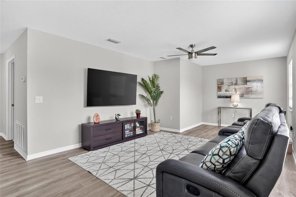 For Sale: $599,000 (5 beds, 3 baths, 2904 Square Feet)