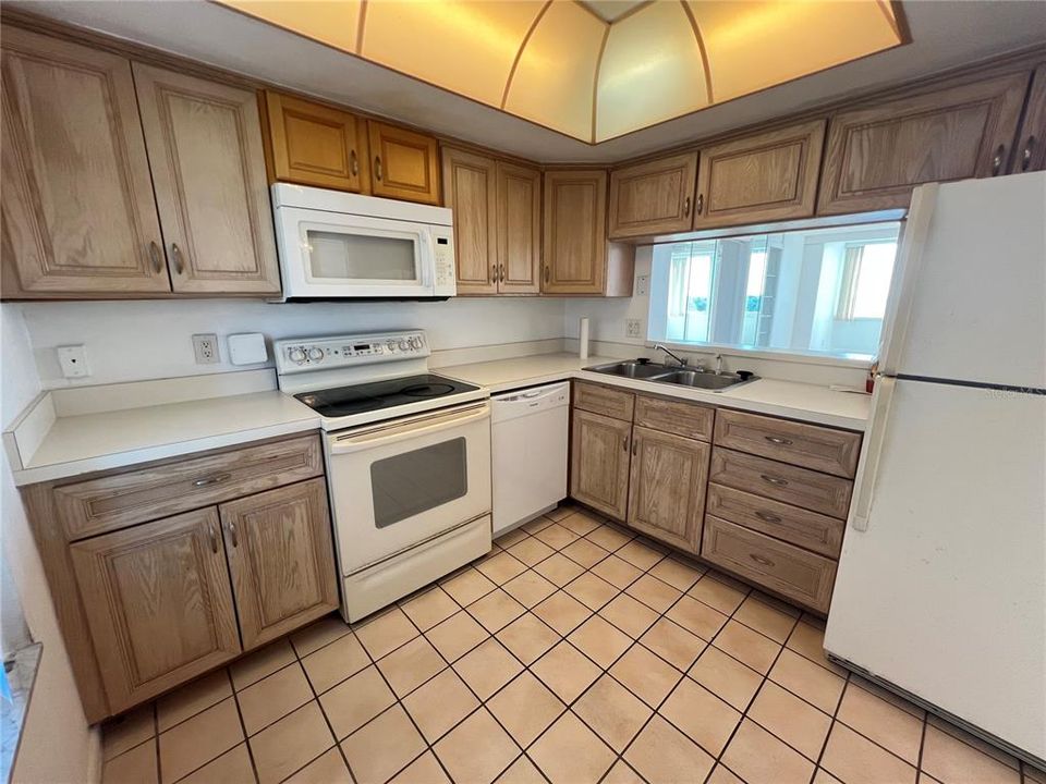 For Rent: $1,800 (2 beds, 2 baths, 1050 Square Feet)