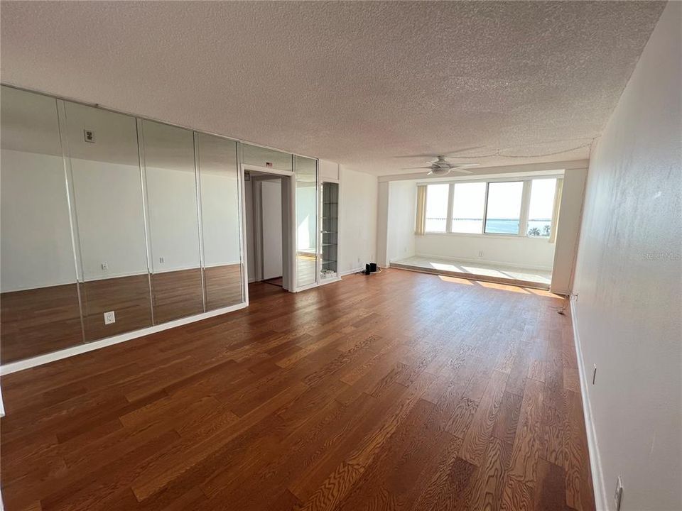 For Rent: $1,800 (2 beds, 2 baths, 1050 Square Feet)