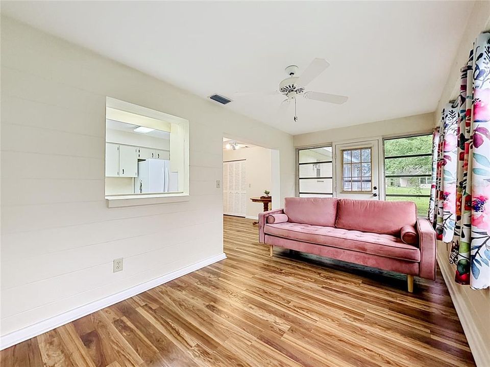 For Sale: $154,900 (2 beds, 2 baths, 1411 Square Feet)