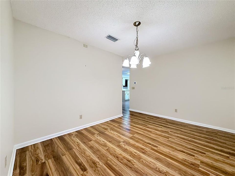 For Sale: $154,900 (2 beds, 2 baths, 1411 Square Feet)