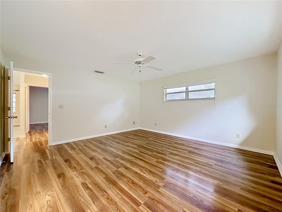 For Sale: $154,900 (2 beds, 2 baths, 1411 Square Feet)