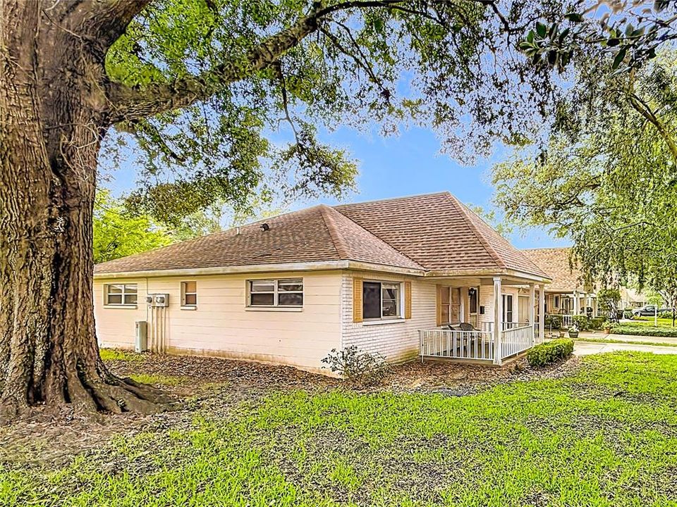 For Sale: $154,900 (2 beds, 2 baths, 1411 Square Feet)
