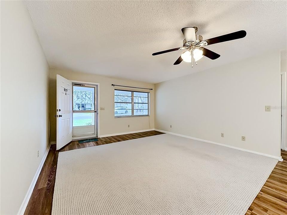 For Sale: $154,900 (2 beds, 2 baths, 1411 Square Feet)