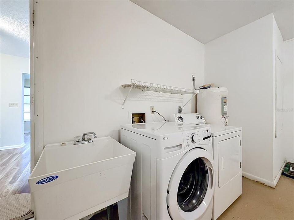 For Sale: $154,900 (2 beds, 2 baths, 1411 Square Feet)