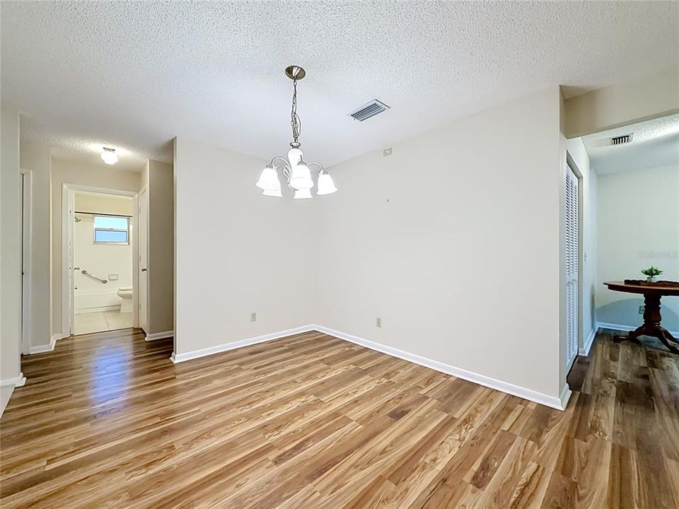 For Sale: $154,900 (2 beds, 2 baths, 1411 Square Feet)