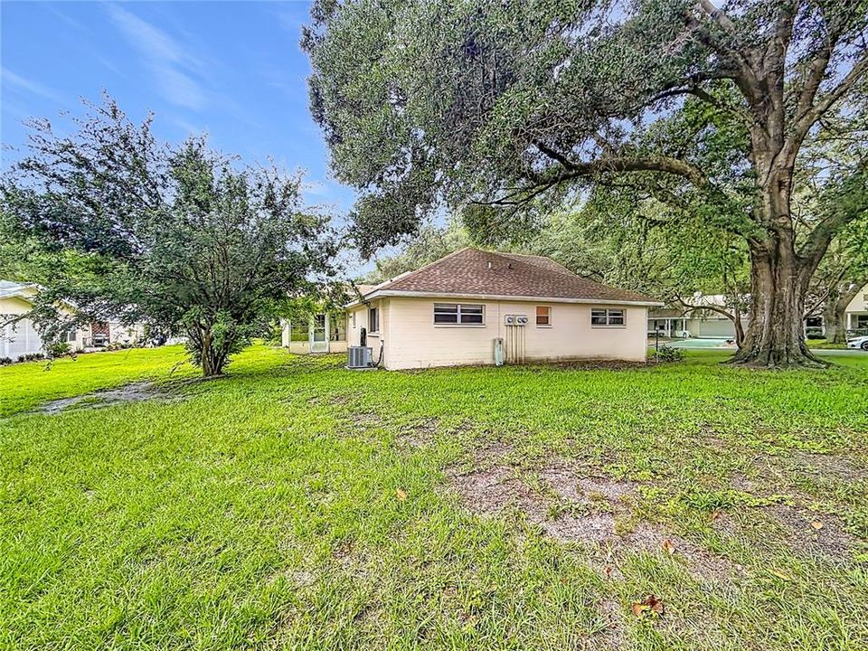 For Sale: $154,900 (2 beds, 2 baths, 1411 Square Feet)