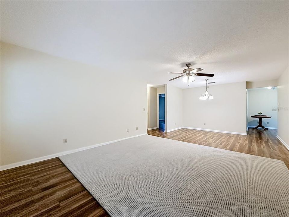 For Sale: $154,900 (2 beds, 2 baths, 1411 Square Feet)