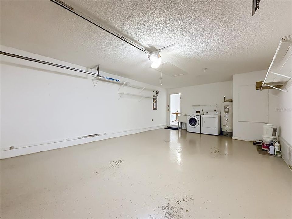 For Sale: $154,900 (2 beds, 2 baths, 1411 Square Feet)