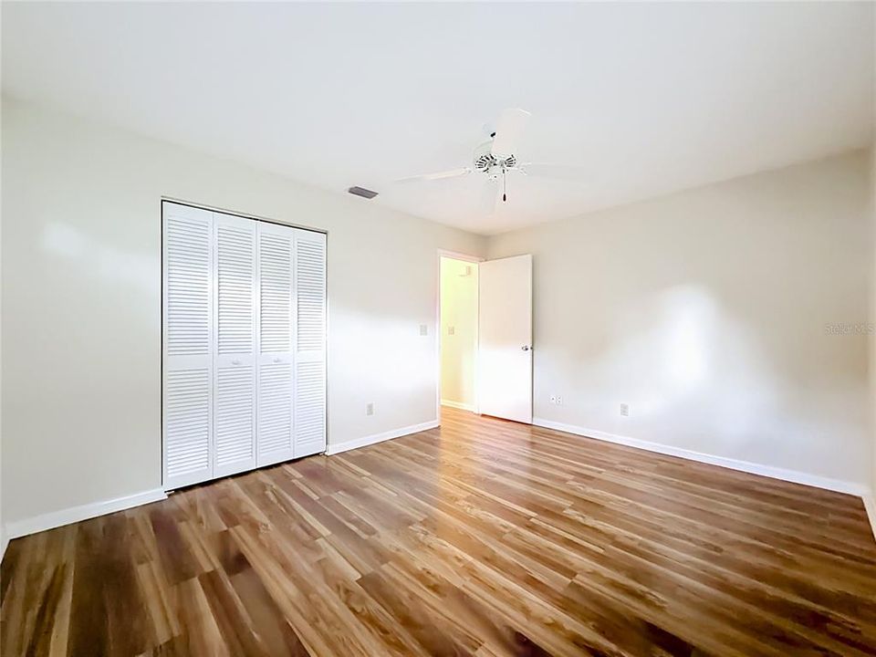 For Sale: $154,900 (2 beds, 2 baths, 1411 Square Feet)