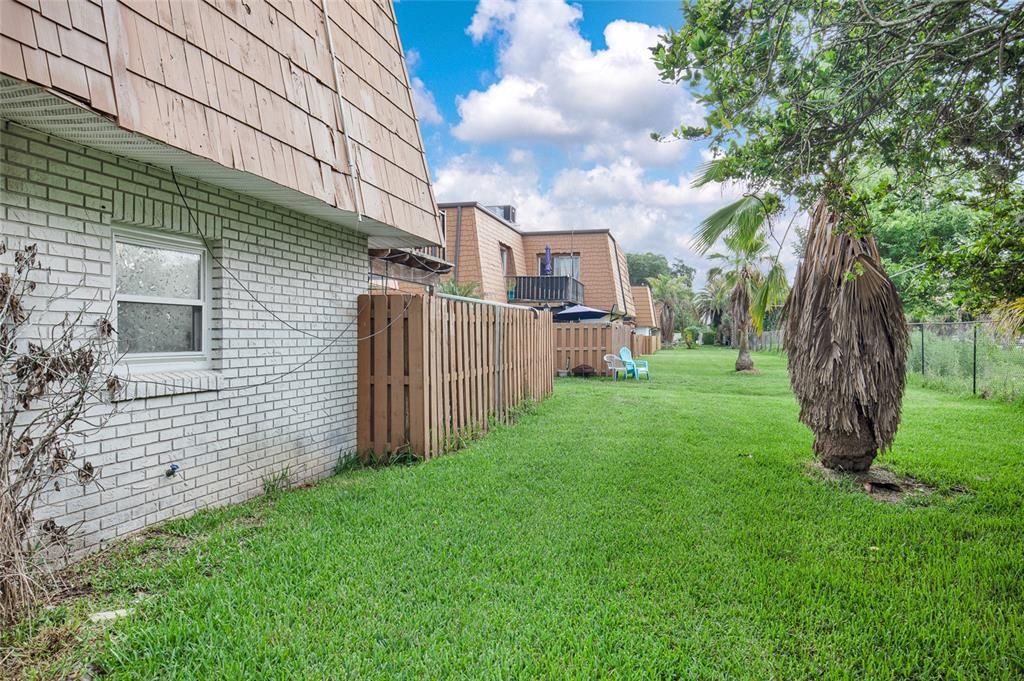 For Sale: $144,900 (2 beds, 2 baths, 1400 Square Feet)