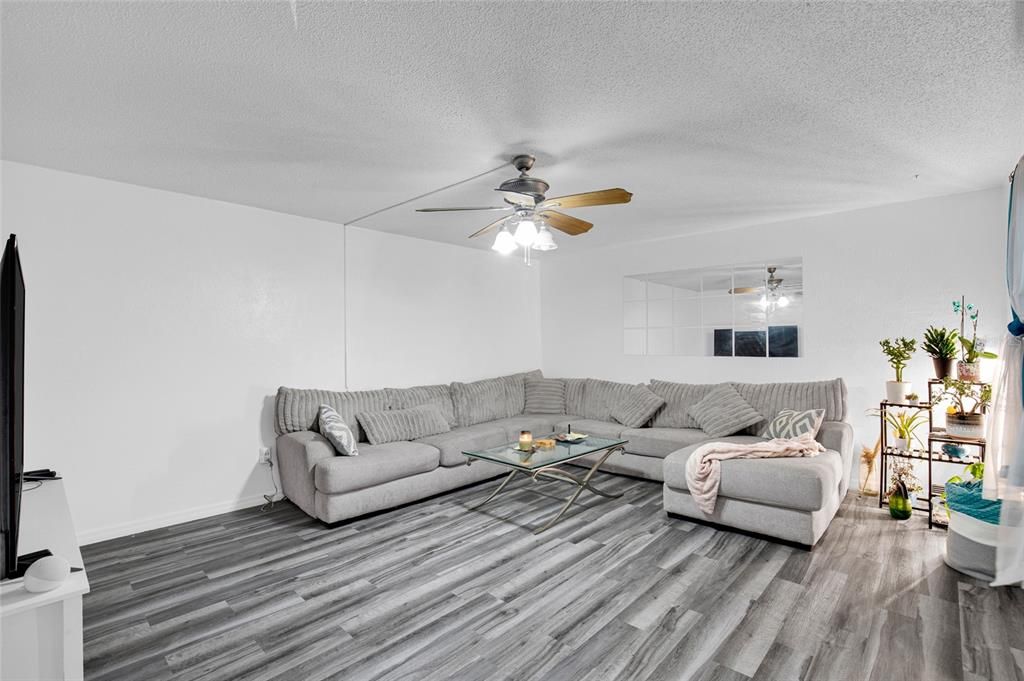 For Sale: $144,900 (2 beds, 2 baths, 1400 Square Feet)