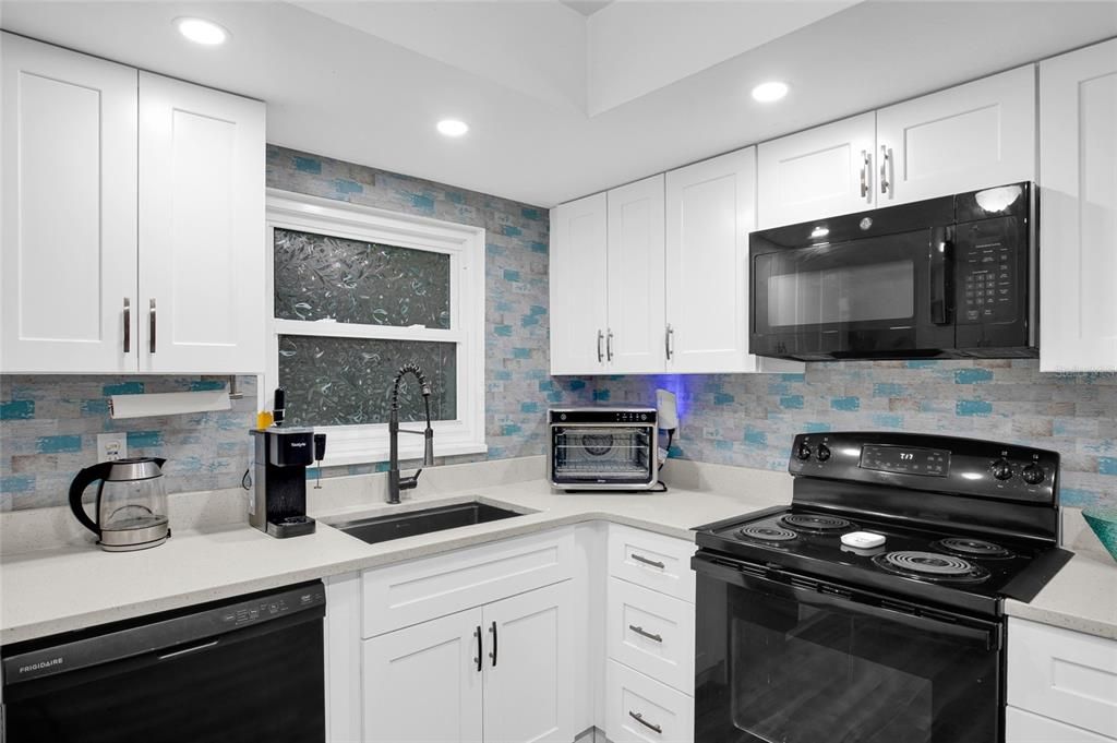 For Sale: $144,900 (2 beds, 2 baths, 1400 Square Feet)