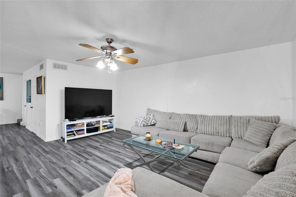 For Sale: $144,900 (2 beds, 2 baths, 1400 Square Feet)