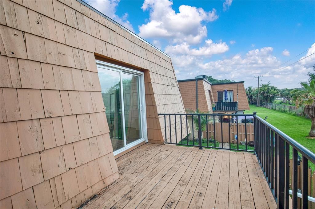 For Sale: $144,900 (2 beds, 2 baths, 1400 Square Feet)