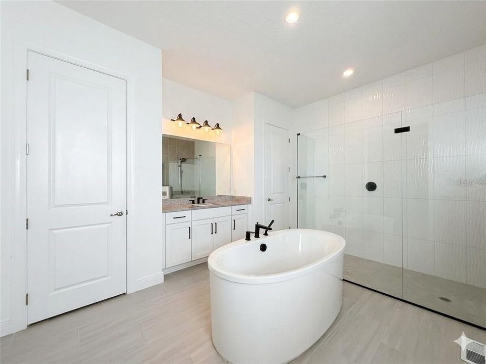 For Sale: $1,994,900 (6 beds, 6 baths, 4954 Square Feet)