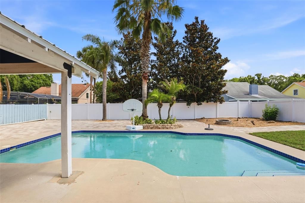 Activo con contrato: $524,900 (4 camas, 2 baños, 2353 Pies cuadrados)