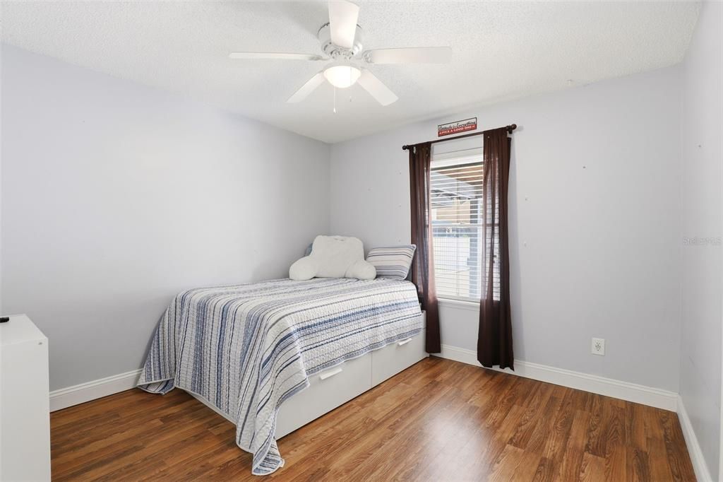 Activo con contrato: $524,900 (4 camas, 2 baños, 2353 Pies cuadrados)