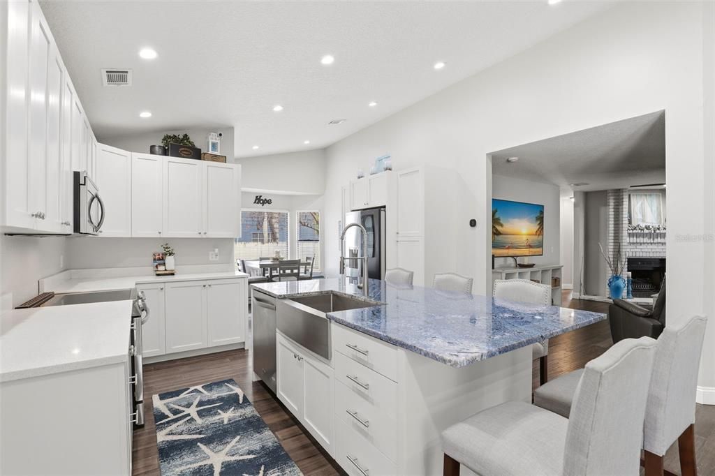 Activo con contrato: $524,900 (4 camas, 2 baños, 2353 Pies cuadrados)