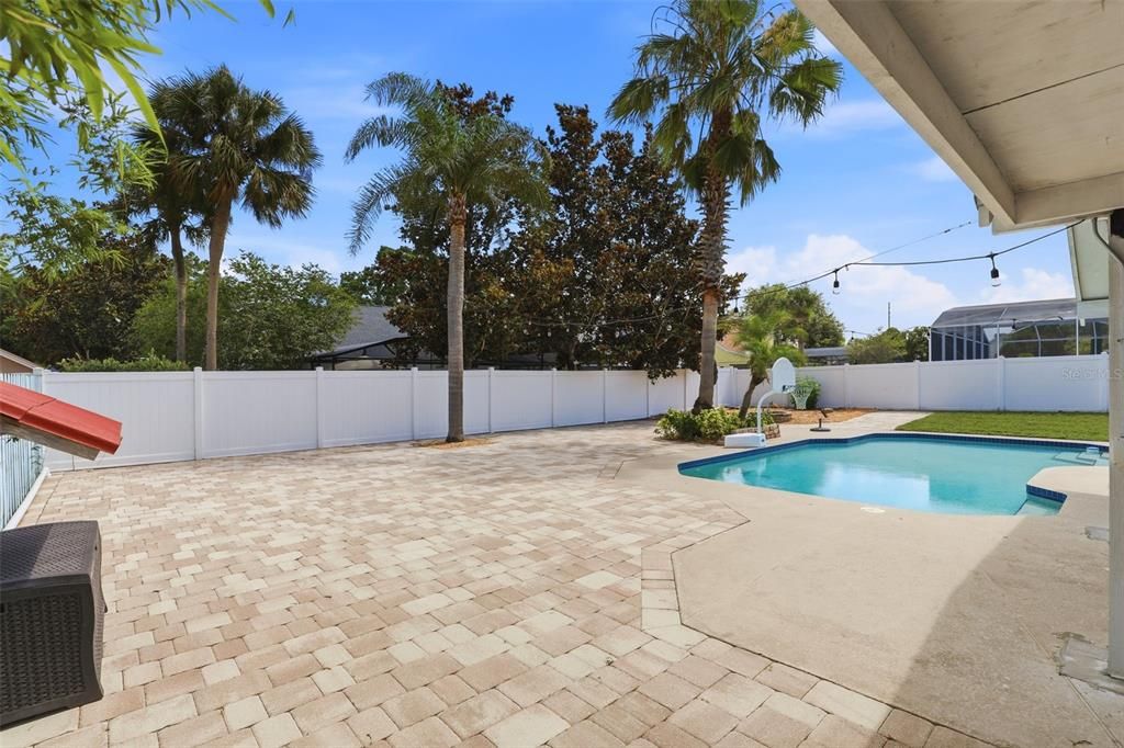 Activo con contrato: $524,900 (4 camas, 2 baños, 2353 Pies cuadrados)