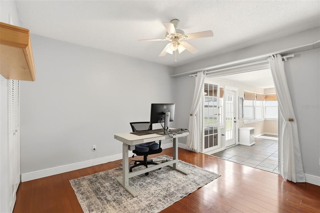 Activo con contrato: $524,900 (4 camas, 2 baños, 2353 Pies cuadrados)