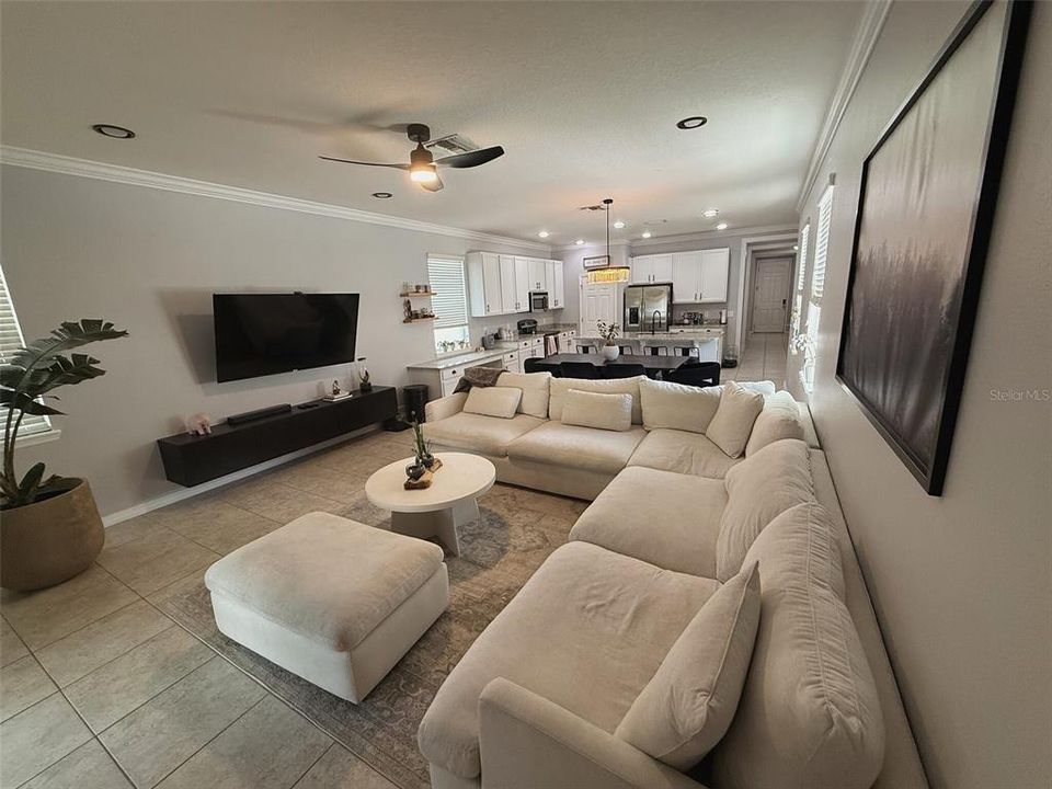For Sale: $359,000 (3 beds, 2 baths, 1702 Square Feet)
