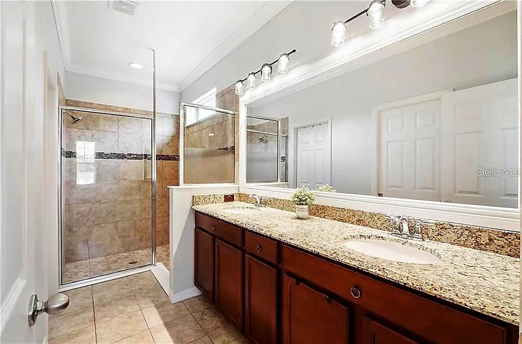 For Sale: $359,000 (3 beds, 2 baths, 1702 Square Feet)