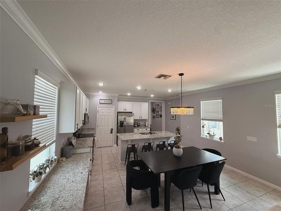 For Sale: $359,000 (3 beds, 2 baths, 1702 Square Feet)