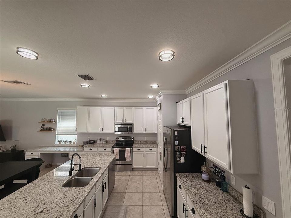 For Sale: $359,000 (3 beds, 2 baths, 1702 Square Feet)