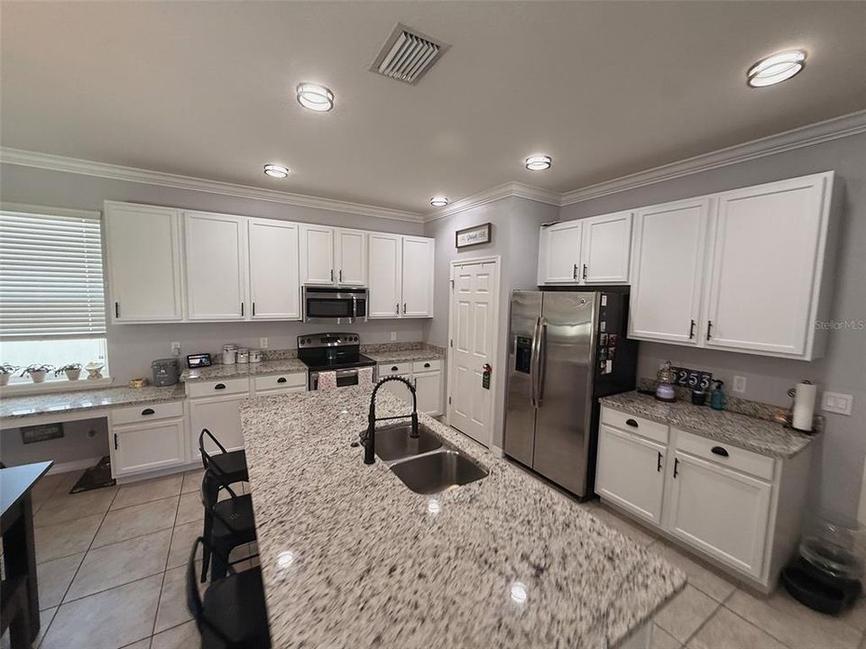 For Sale: $359,000 (3 beds, 2 baths, 1702 Square Feet)