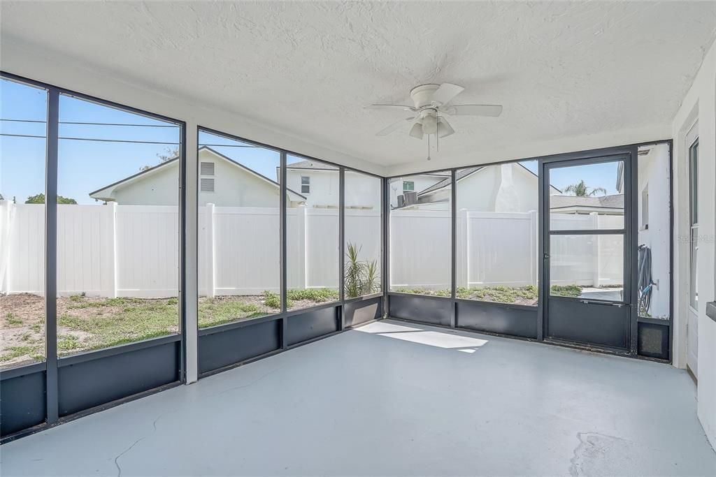 For Sale: $310,000 (2 beds, 1 baths, 959 Square Feet)